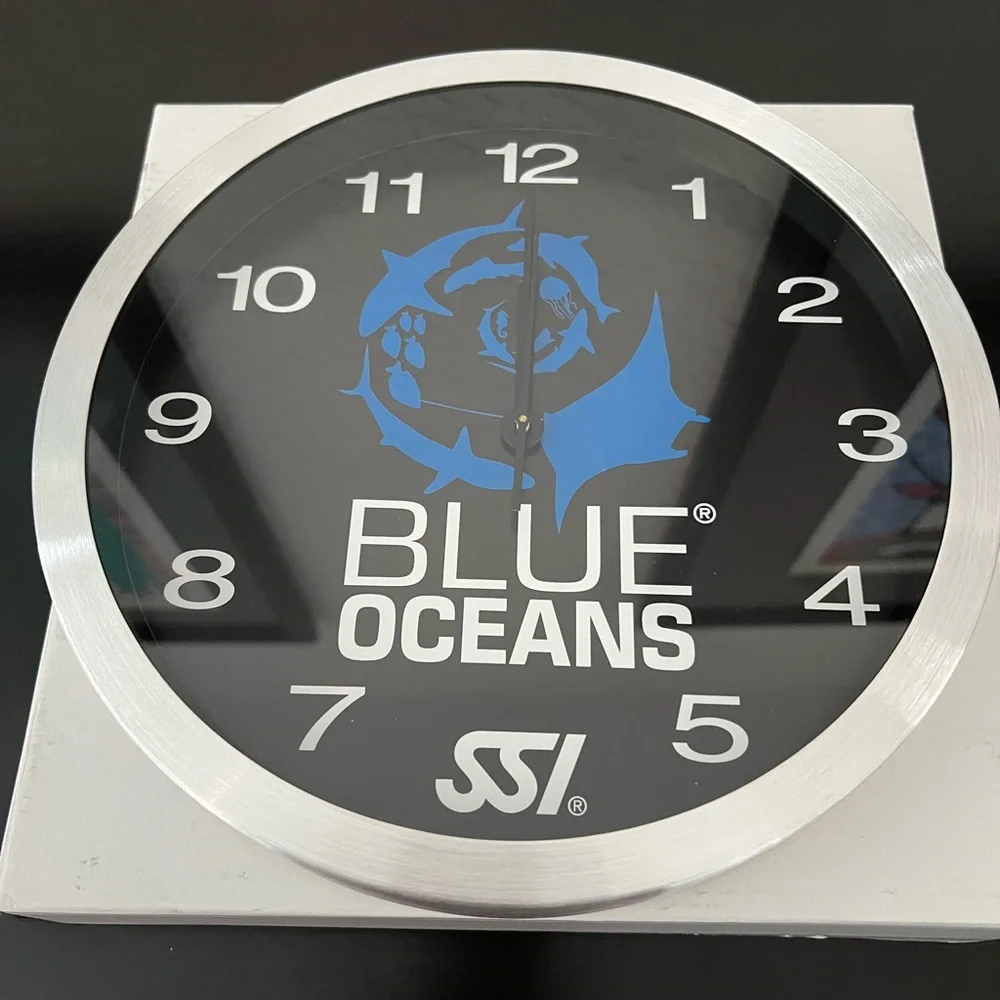 BLUE OCEANS NWOT DECORATIVE THEMED WALL CLOCK- beach house perfect gift.